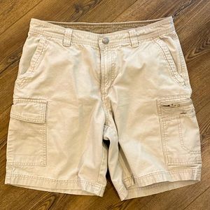 Men’s Columbia Khaki Shorts Size 32